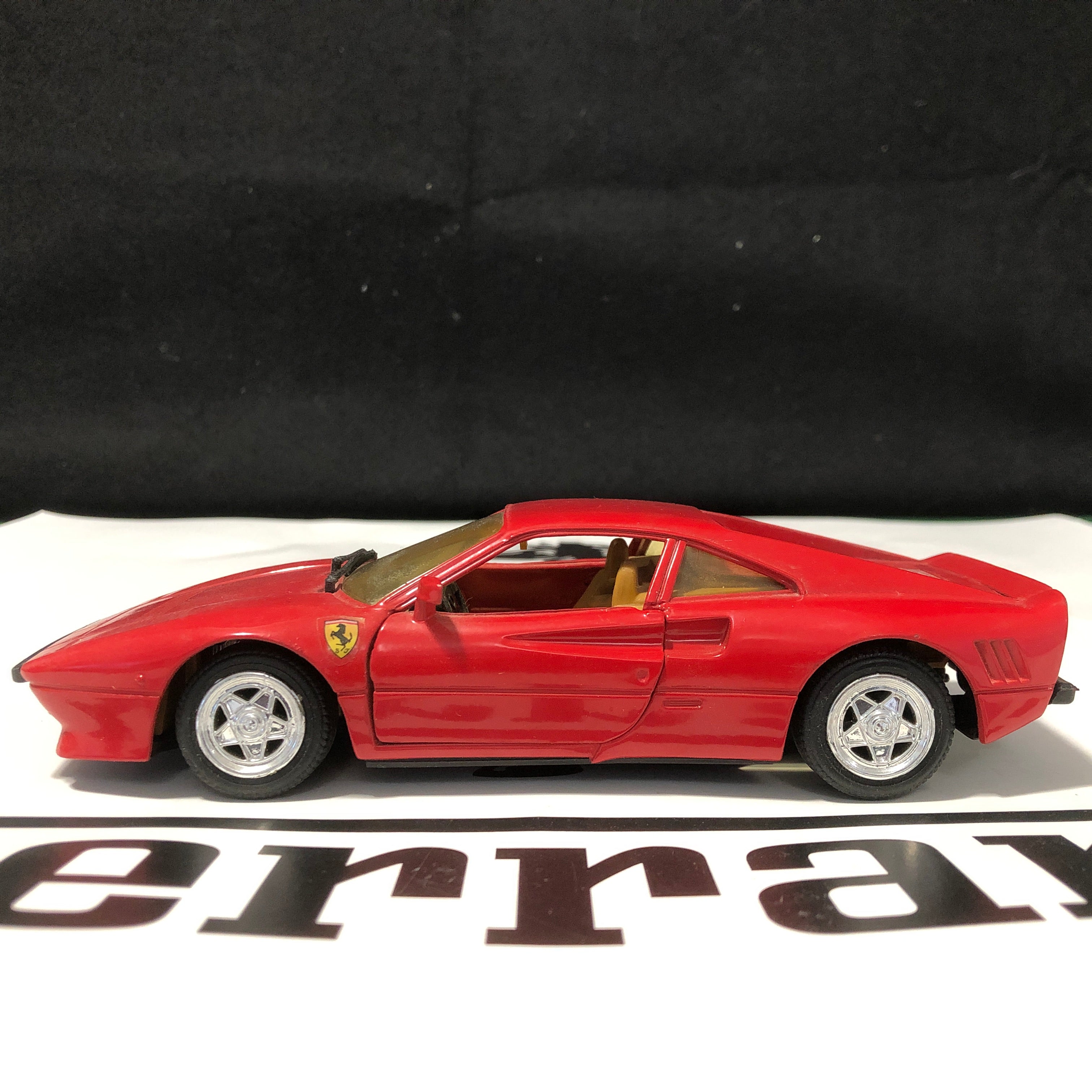 Revell Ferrari 288 GTO 1:24 ダイキャスト Ferrari 288 GTO Red by Revell 1:24 (8601)(No box) - Default Title