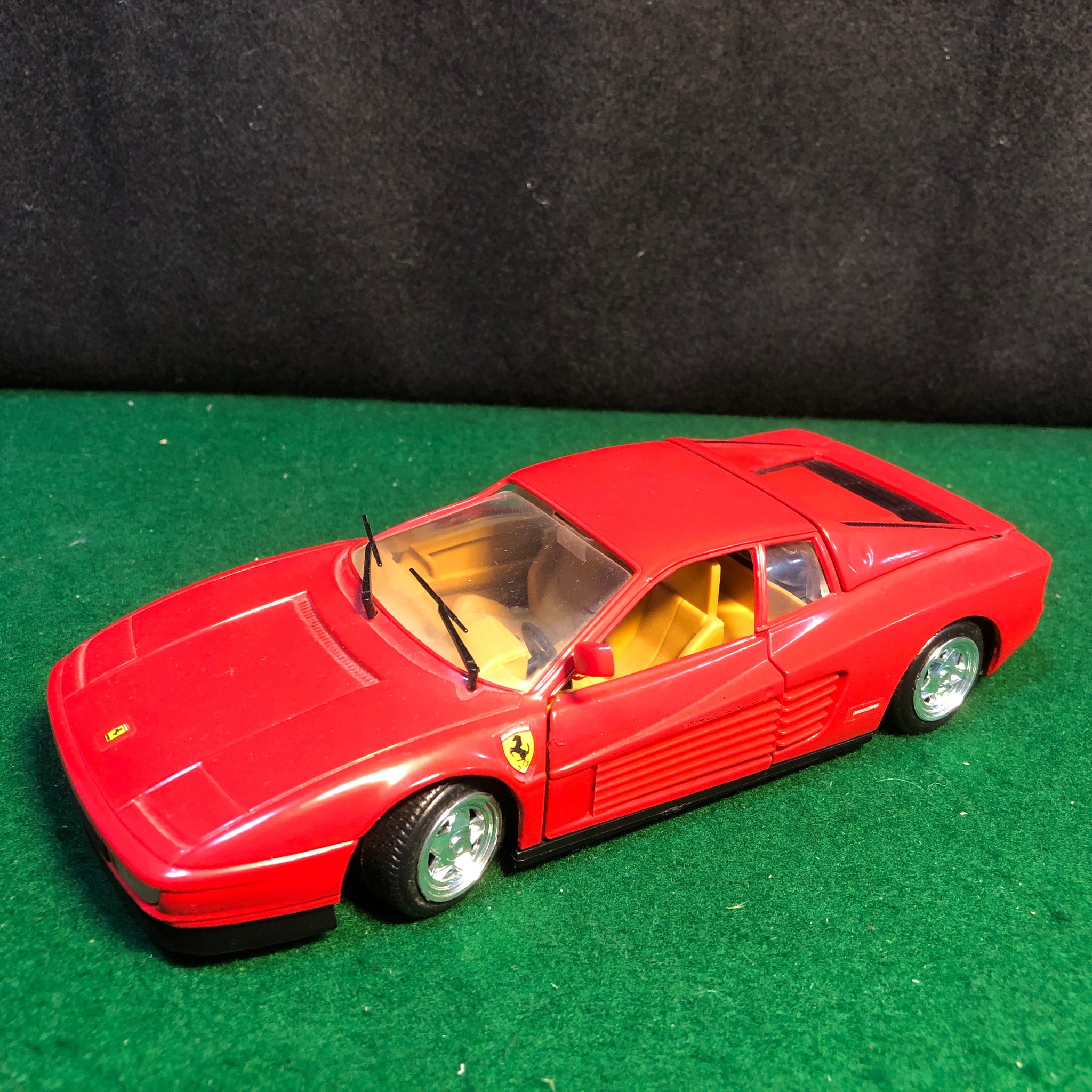 Ferrari Testarossa Red by Revell 1:24 (8609)(No box)