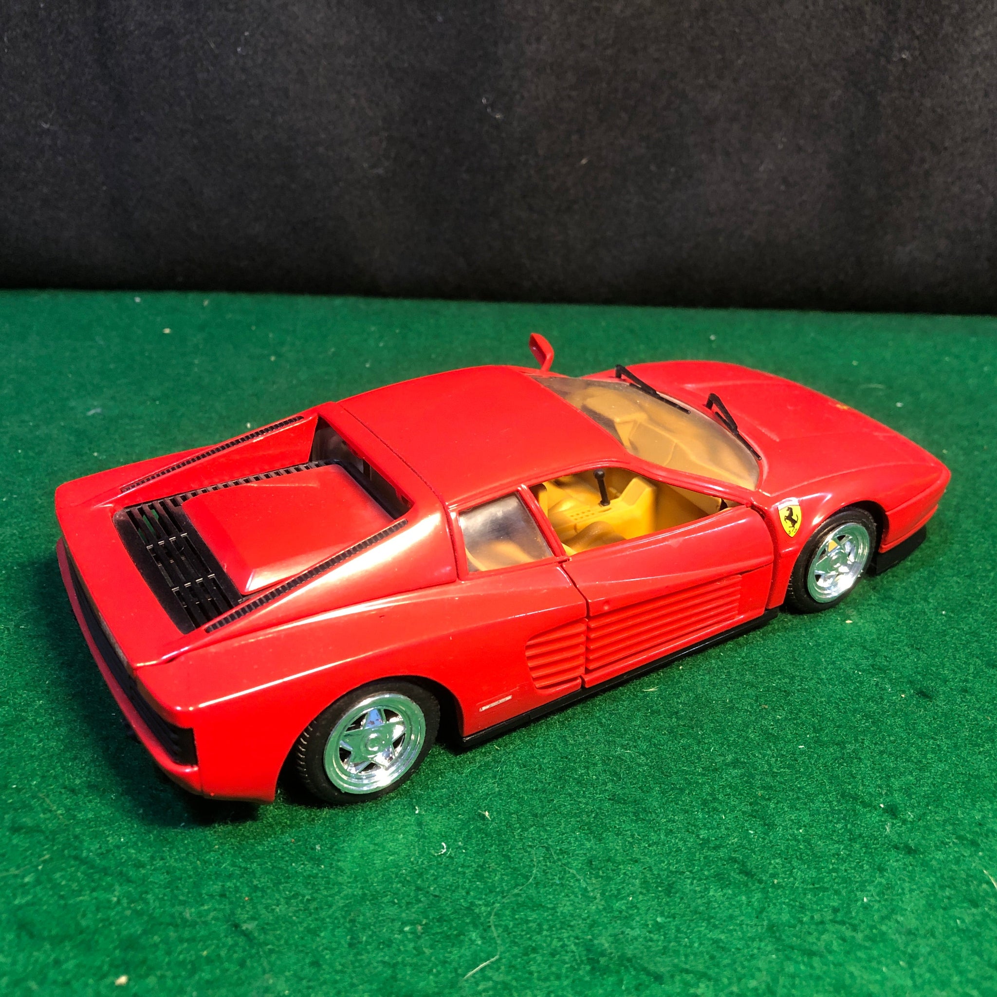 Ferrari Testarossa Red by Revell 1:24 (8609)(No box)