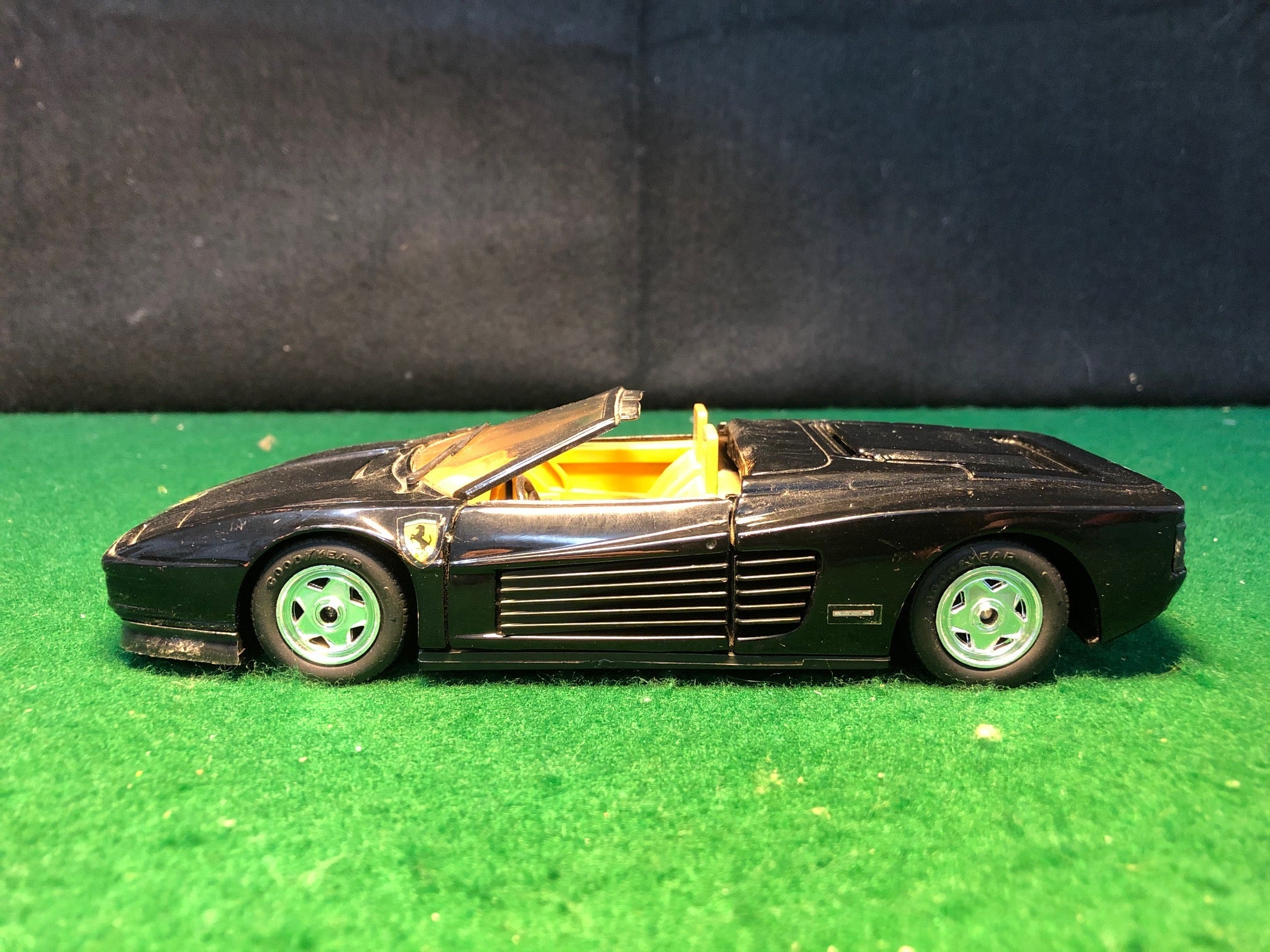 Ferrari Testarossa Spyder Black by Revell 1:24 (8655)(No box