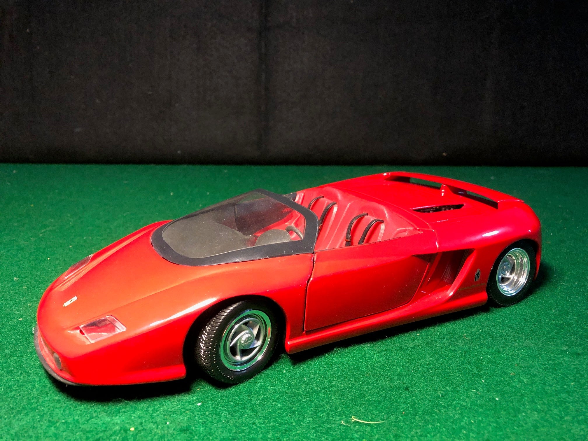 Ferrari Mythos Pininfarina by Revell 1:18 (8659)(No box) - Default