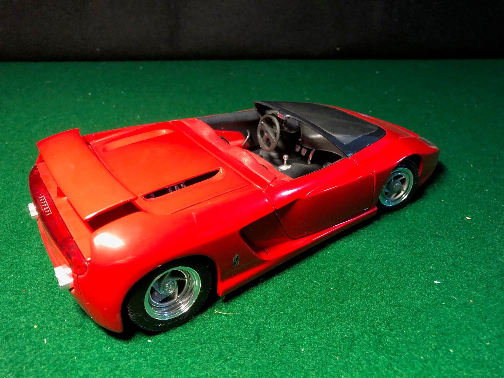 Revell 1:18 Pininfarina Mythos レッド Ferrari Mythos Pininfarina by Revell 1:18 (8659)(No box) - Default