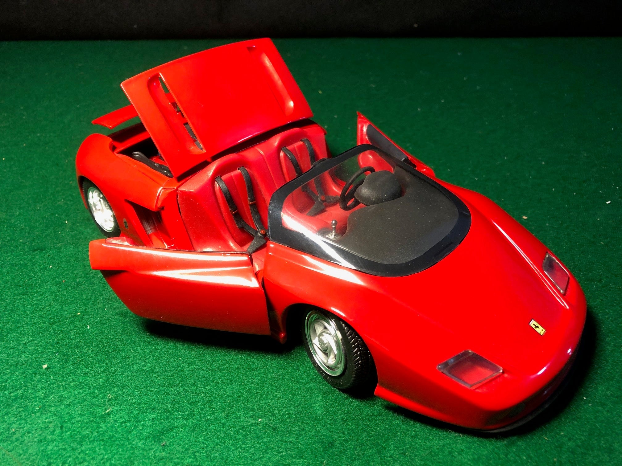 Ferrari Mythos Pininfarina by Revell 1:18 (8659)(No box) - Default