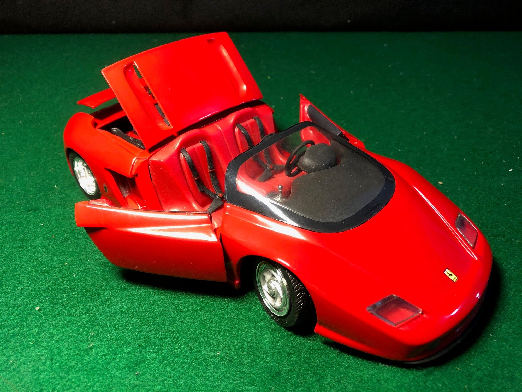 Ferrari Mythos Pininfarina by Revell 1:18 (8659)