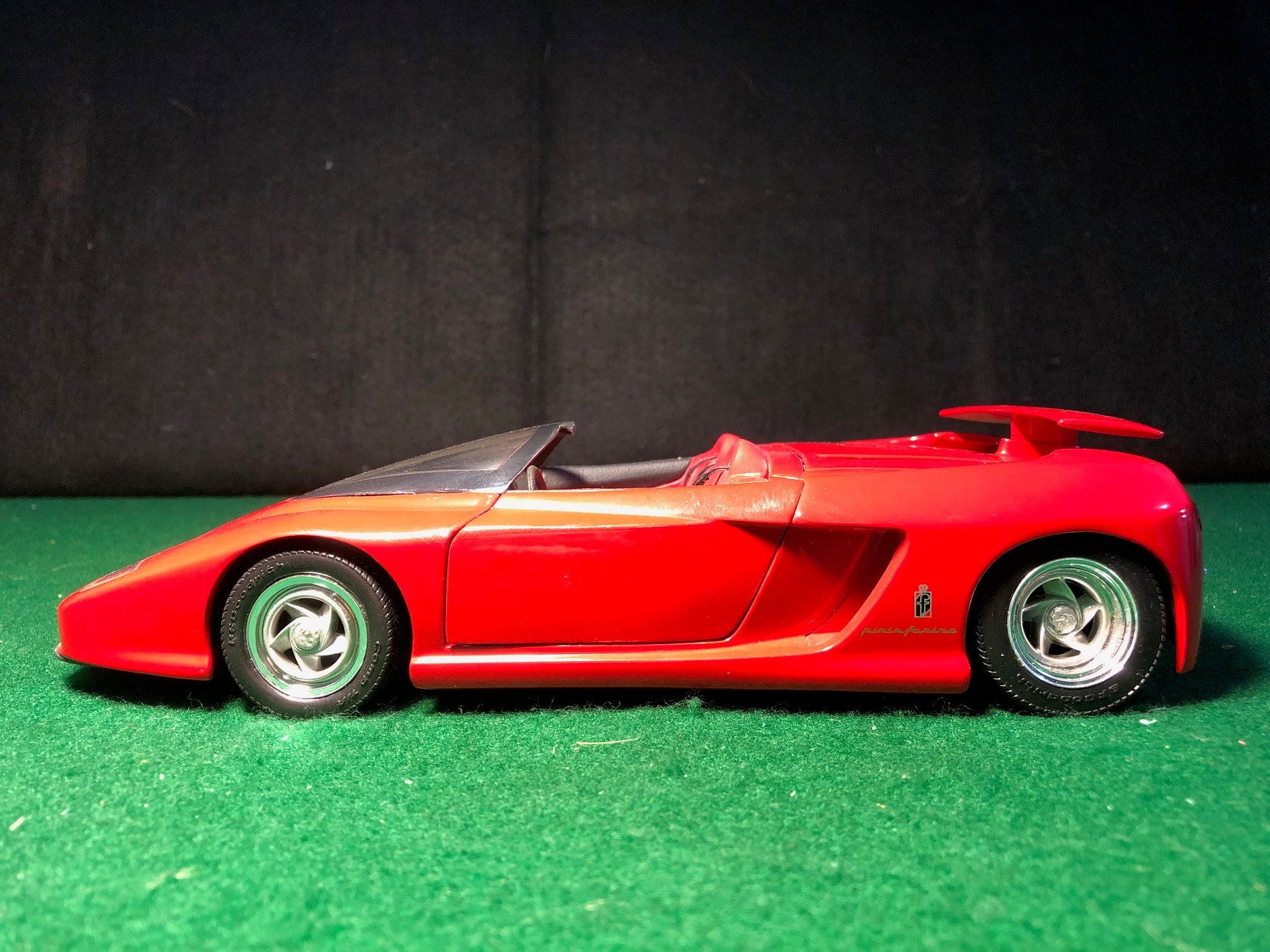 Ferrari Mythos Pininfarina by Revell 1:18 (8659)(a)