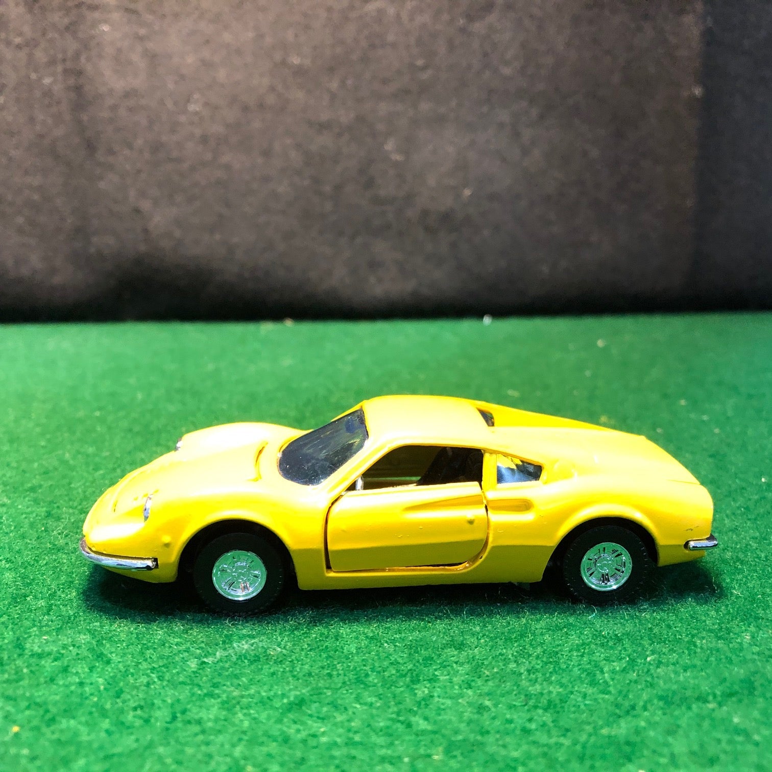 Ferrari 246 Dino GT Yellow by Sakura 1:43 (8)(No box)