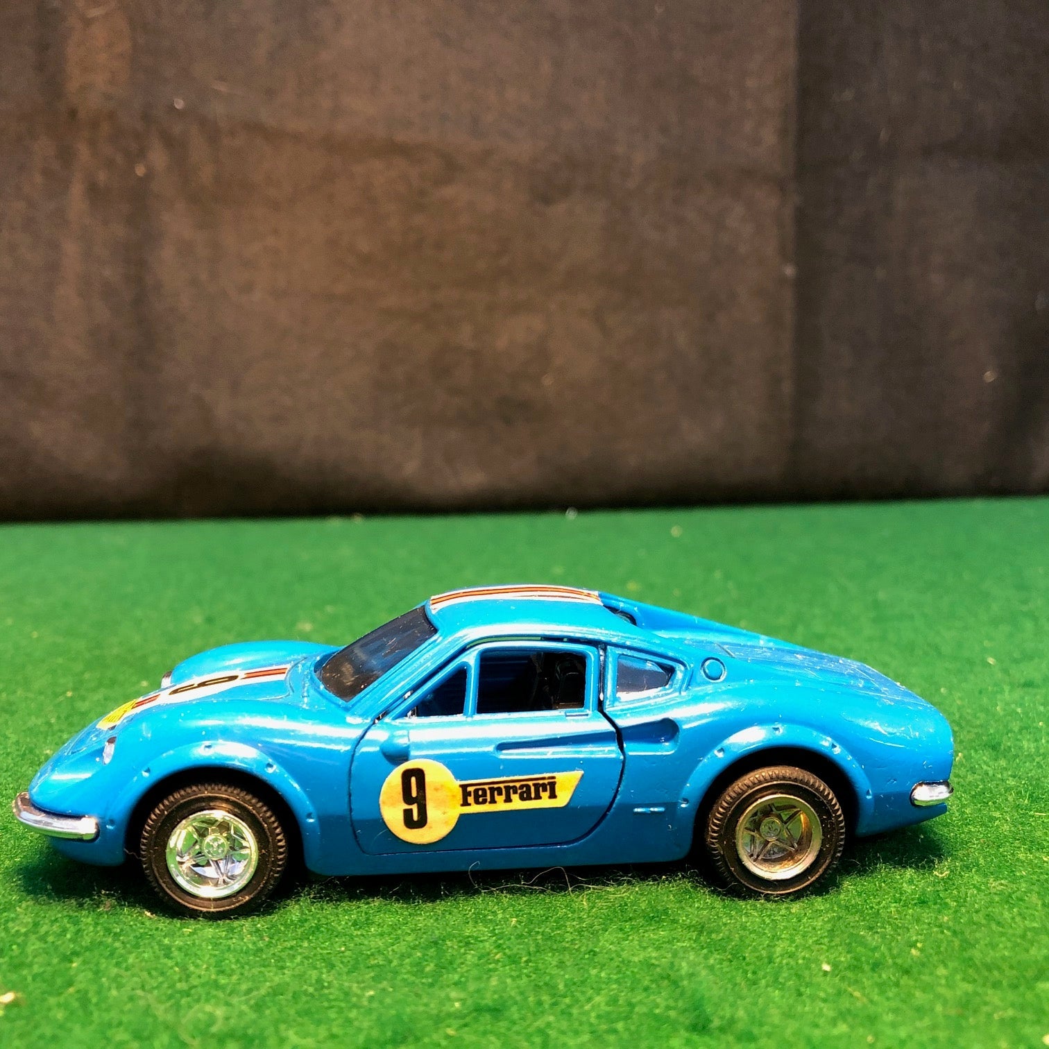 Ferrari 246 Dino N 9 Blue w/Friction Motor by Shinsei 1:37 (4405