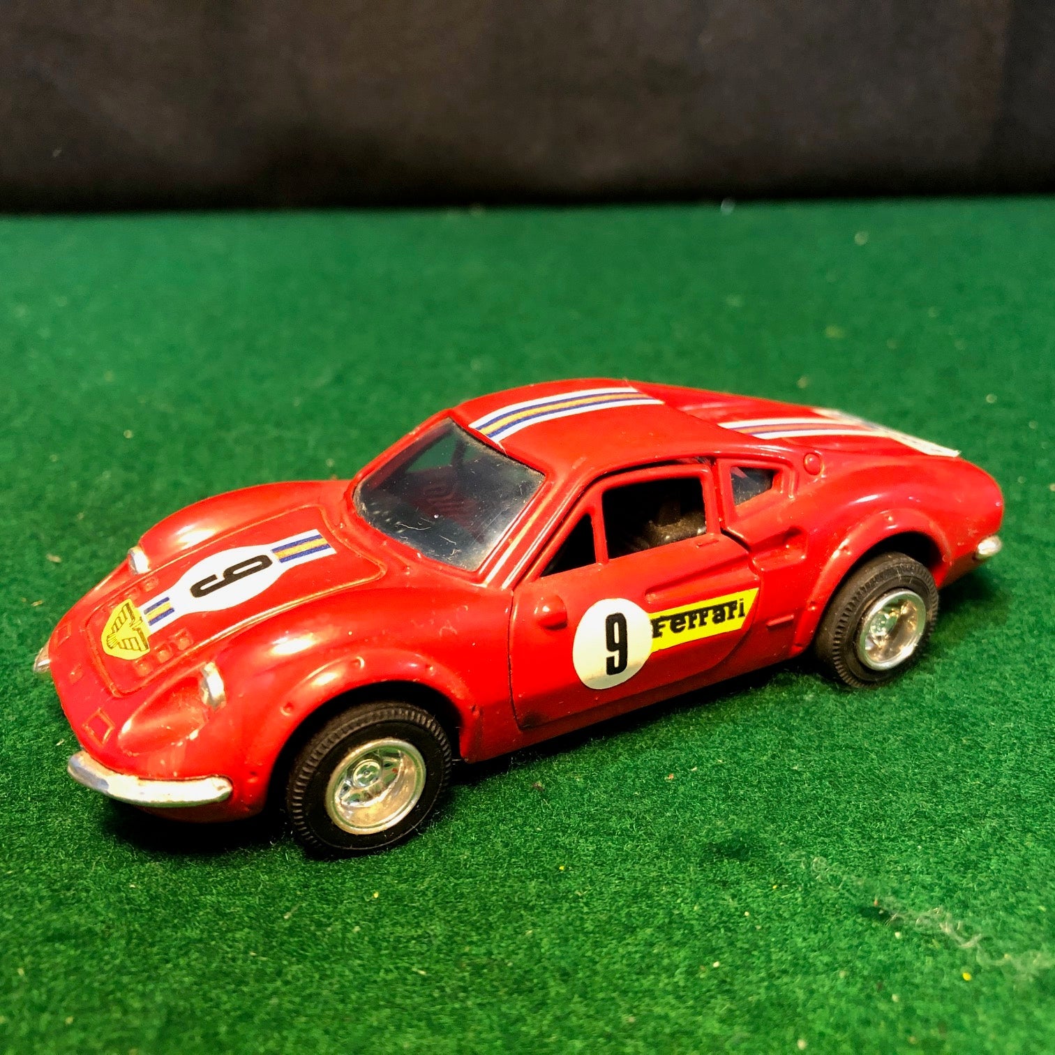 Ferrari 246 Dino N 9 Red w/Friction Motor by Shinsei 1:37 (4405