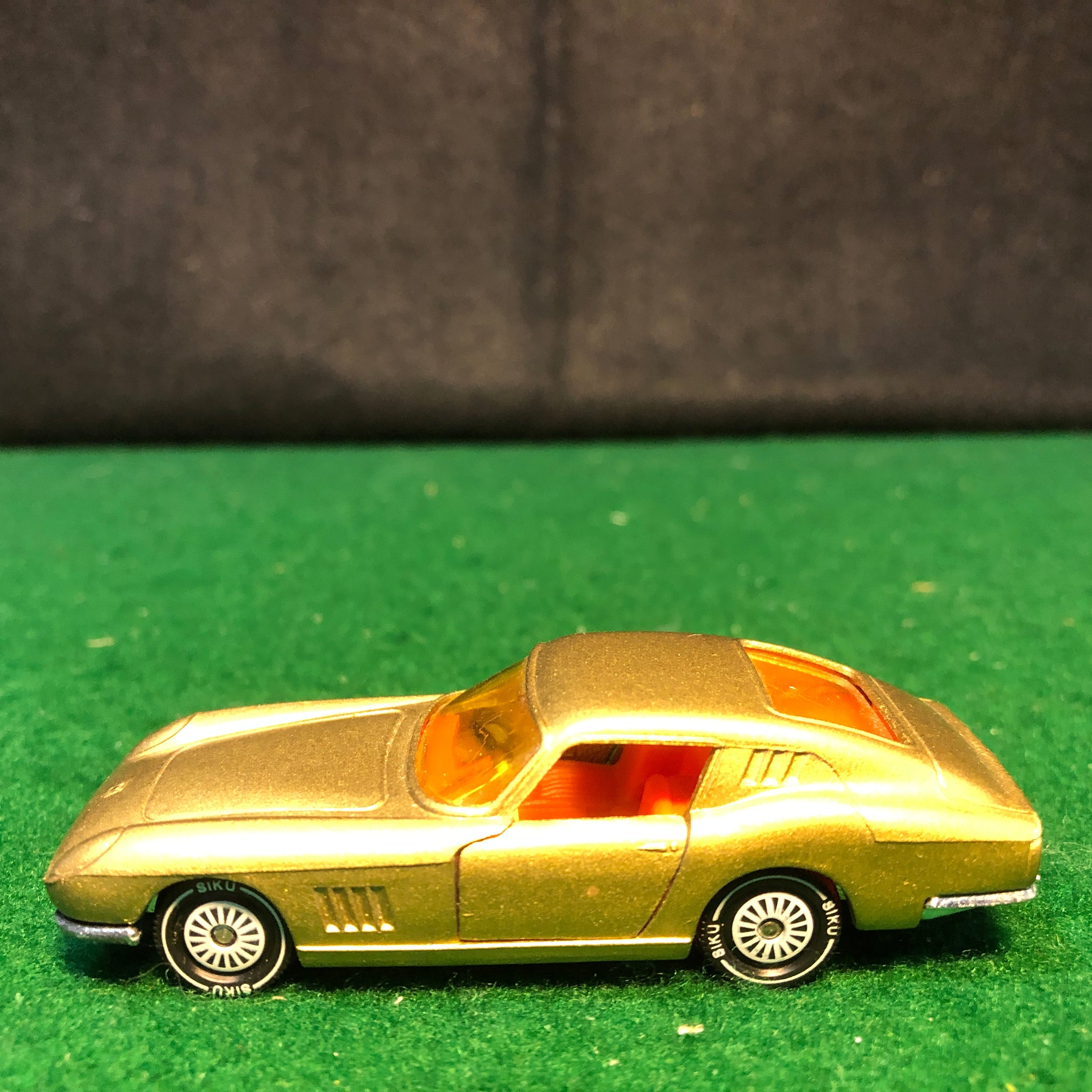 Ferrari 275 GTB/4 Gold by Siku 1:43 (1012)(No box) - Petrolicious