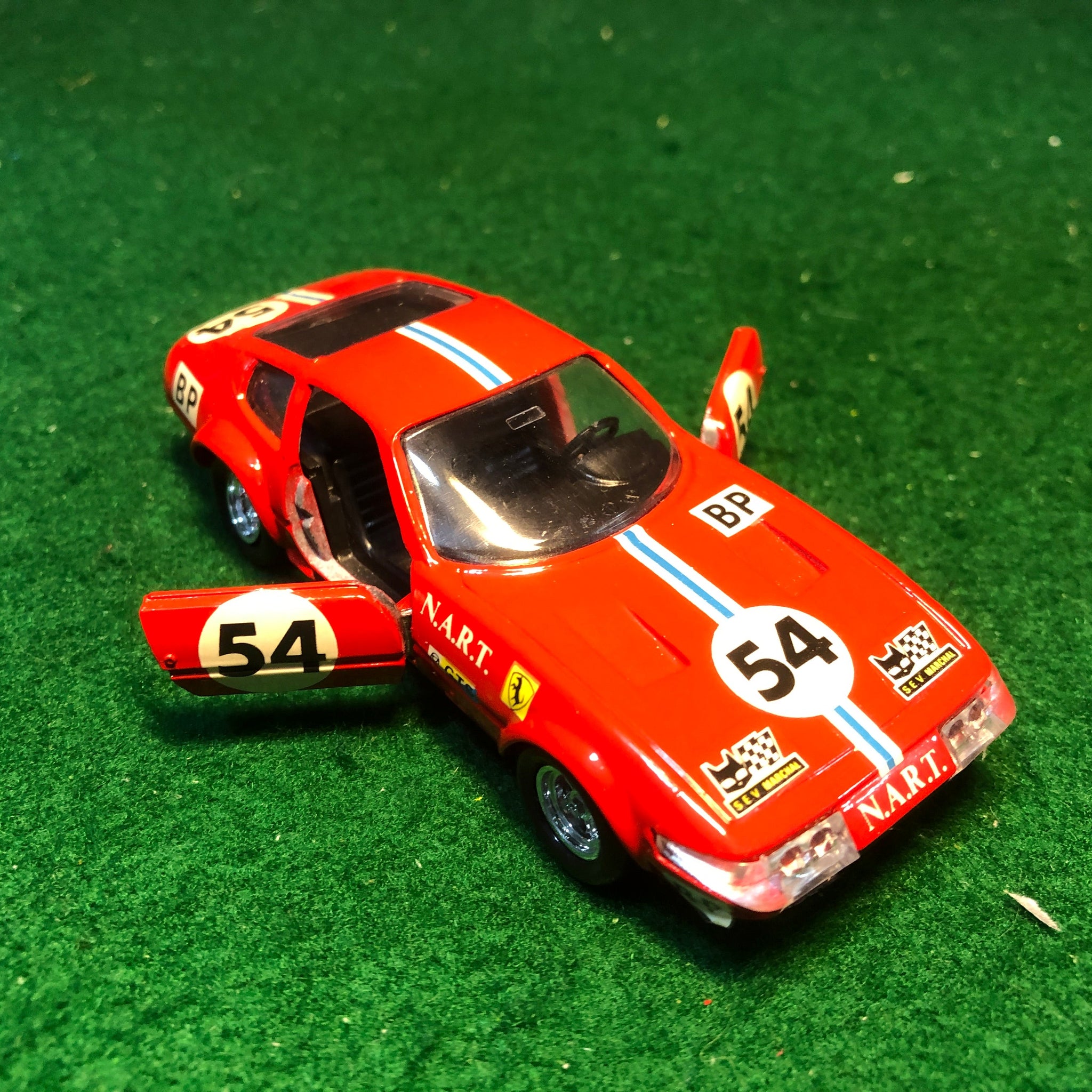 Ferrari 365 GTB/4 Competizione Daytona N 54 NART by Solido 1:43 (16)