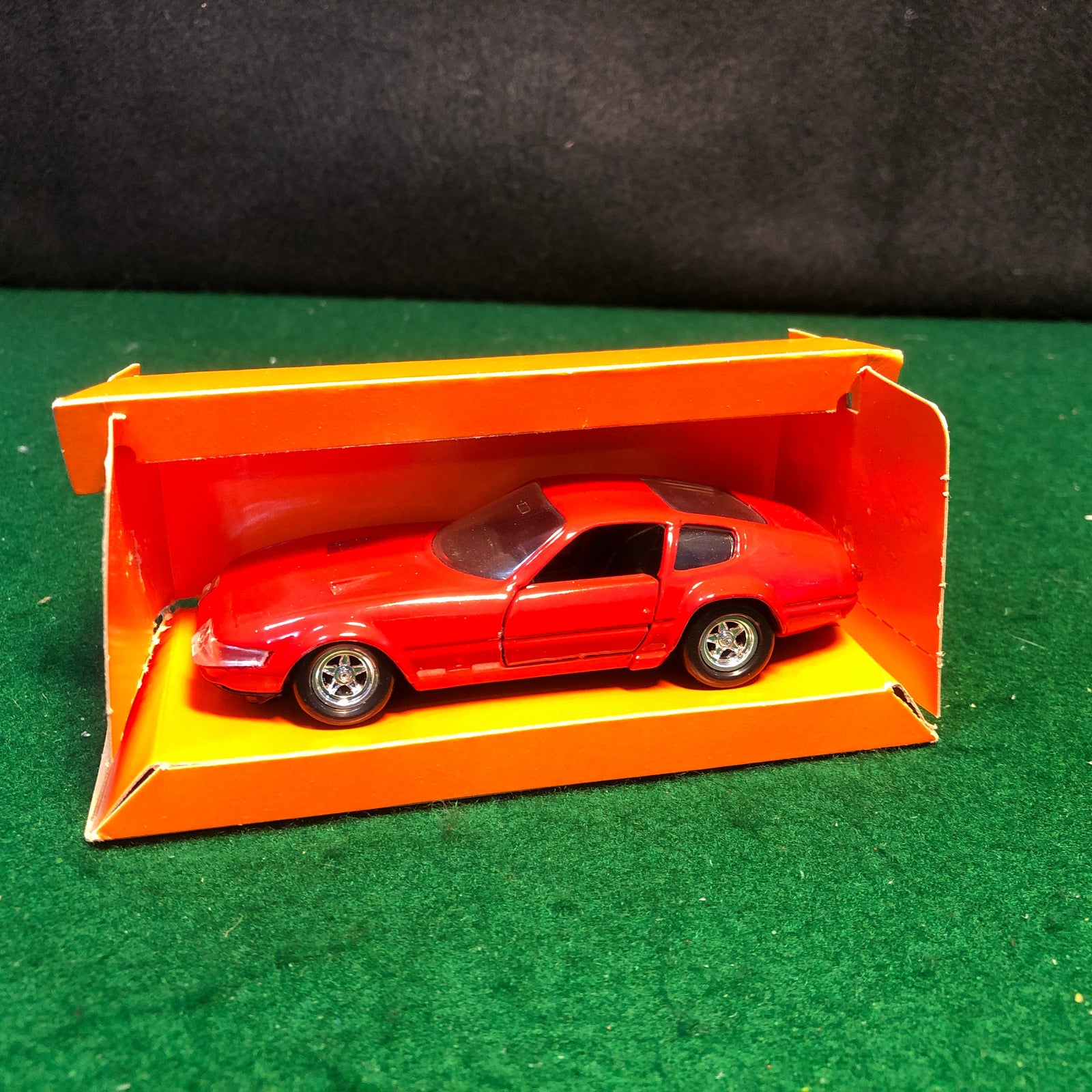 Ferrari 365 GTB/4 Daytona Red by Solido 1:43 (16)