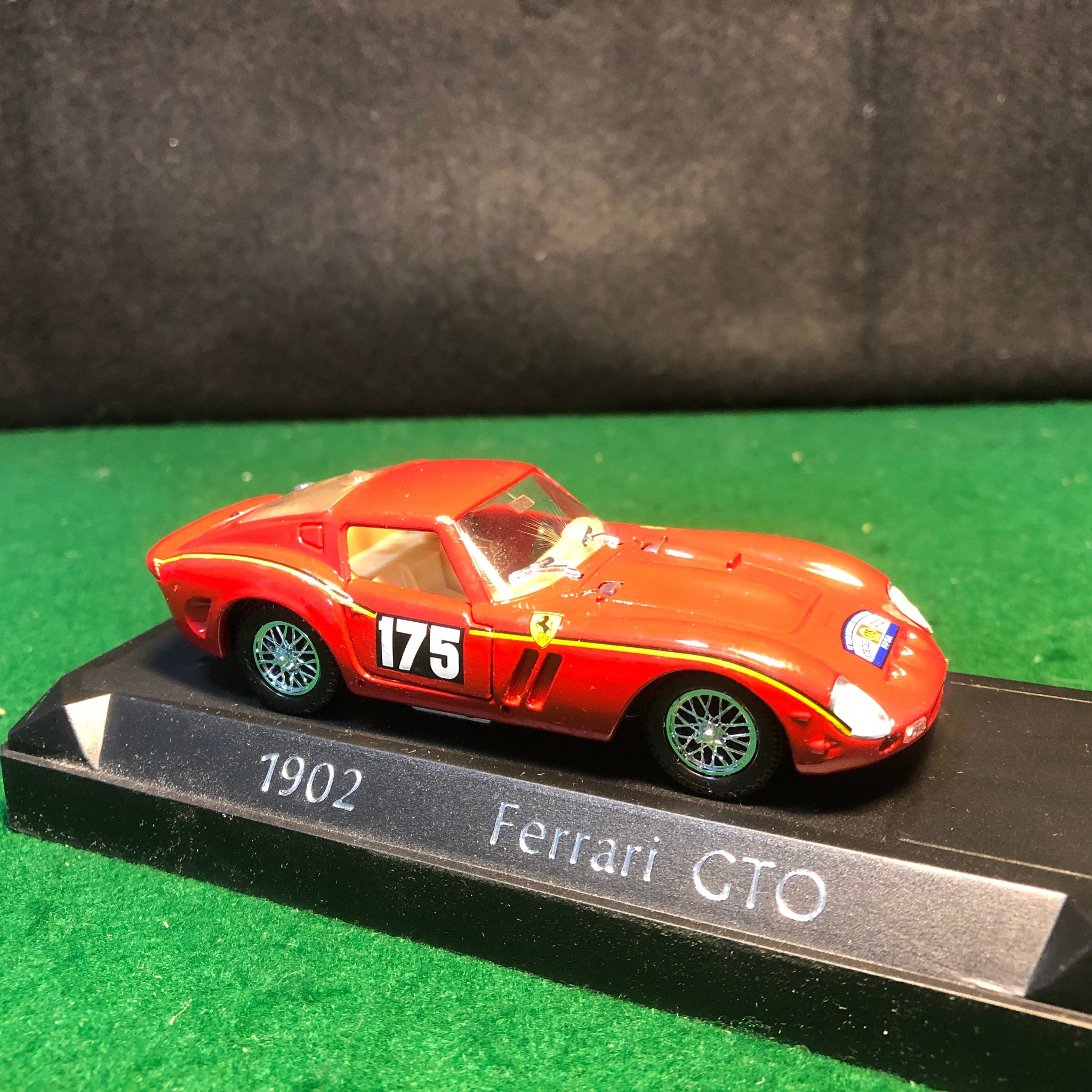 Ferrari 250 GTO 1964 Red N 175 by Solido 1:43 (1902)