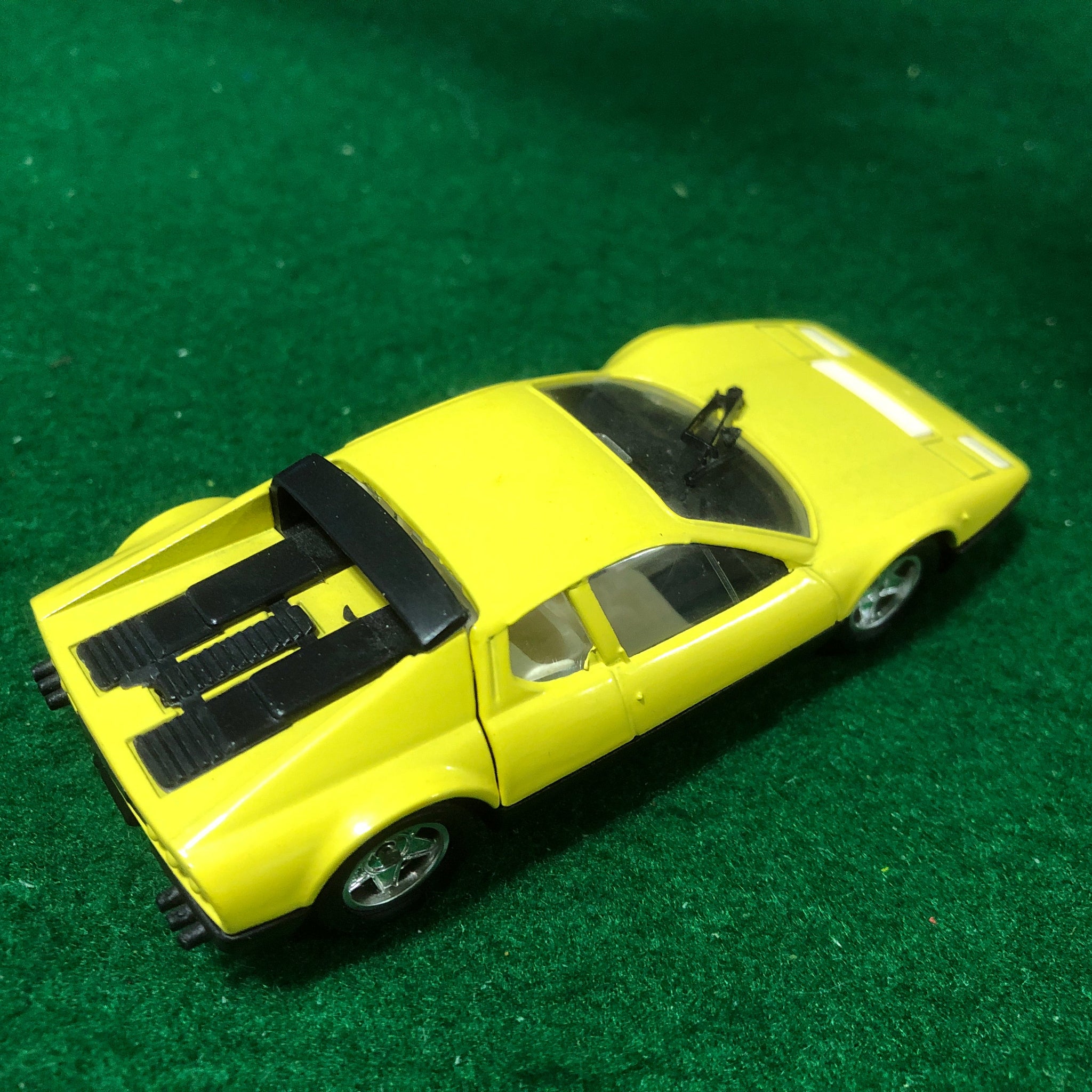 Ferrari 365/512 BB Berlinetta Boxer Yellow/Black by Solido 1:43 (44)