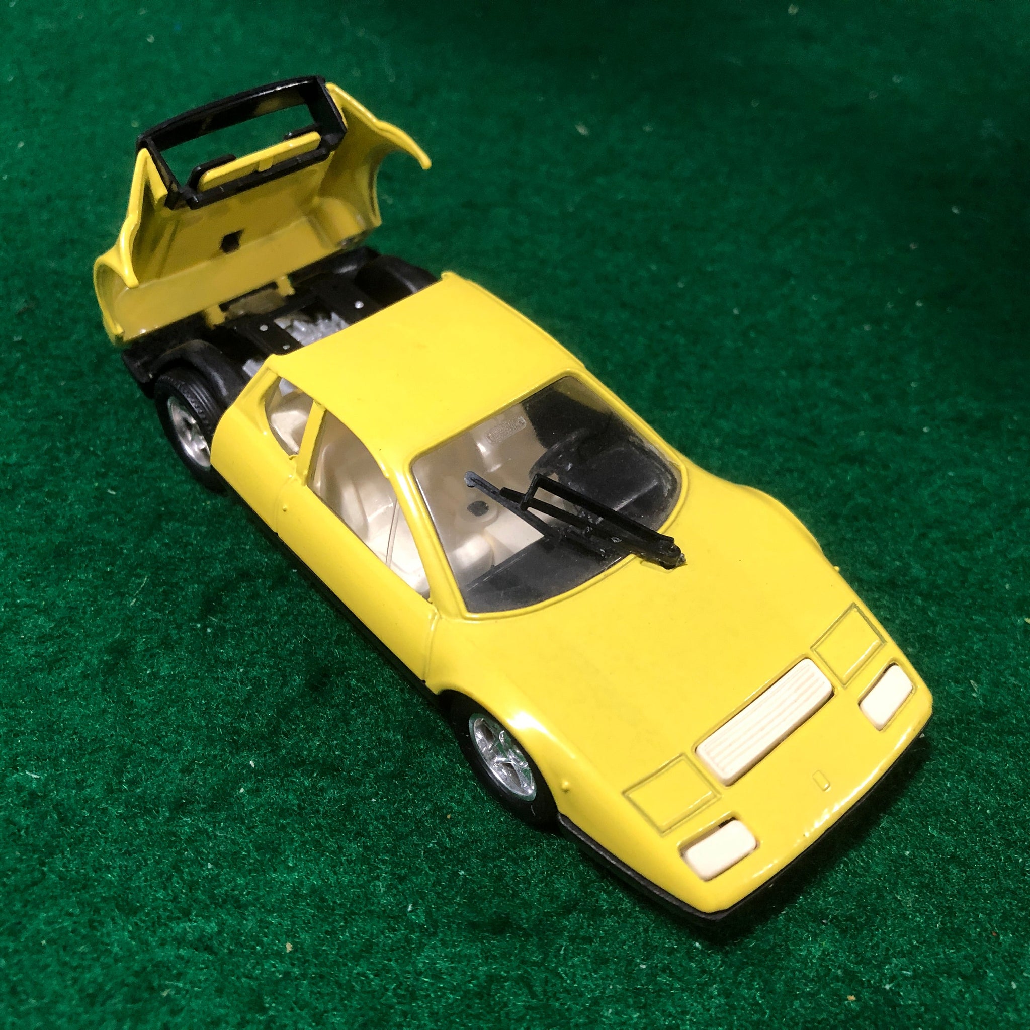 Ferrari 365/512 BB Berlinetta Boxer Yellow/Black by Solido 1:43 (44)