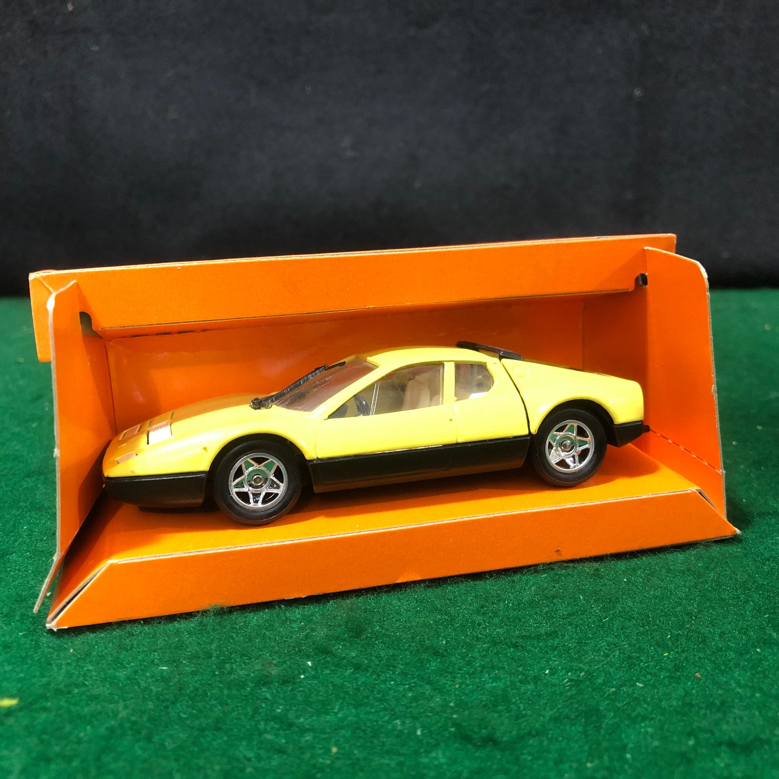 Ferrari 365/512 BB Berlinetta Boxer Yellow/Black by Solido 1:43 (44)