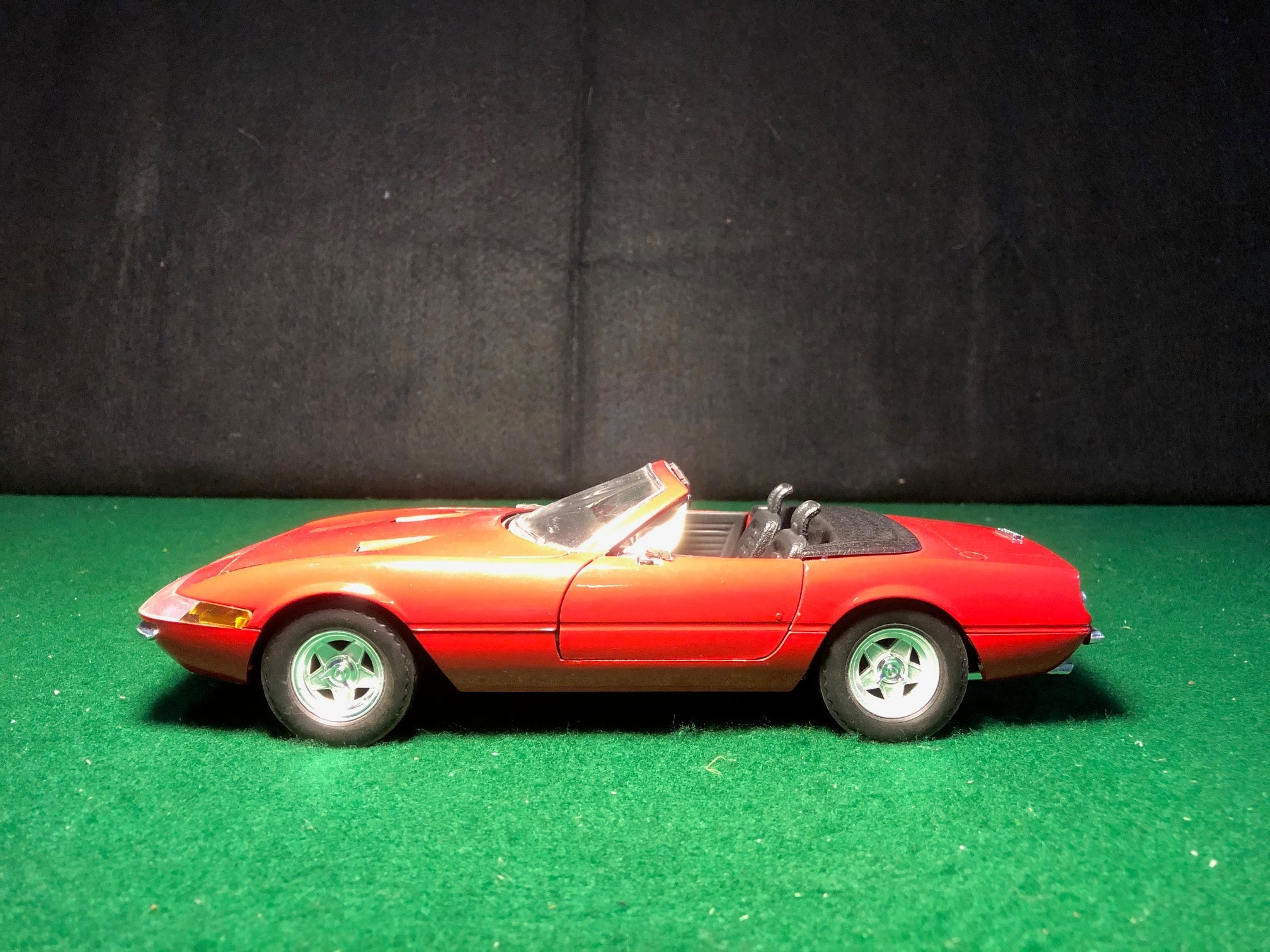 Ferrari 365 GTS Red by Solido 1:18 (8017)(No box)