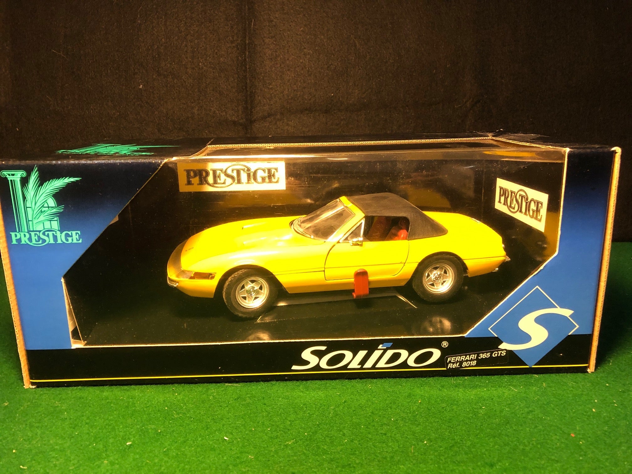 Ferrari 365 GTS Yellow Closed Top by Solido 1:18 (8018) - Default