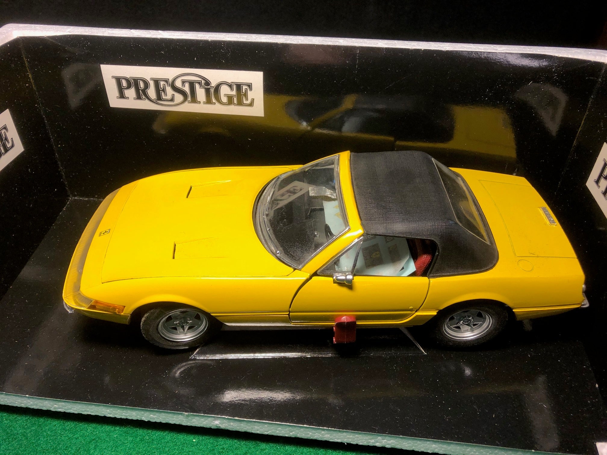 Ferrari 365 GTS Yellow Closed Top by Solido 1:18 (8018) - Default