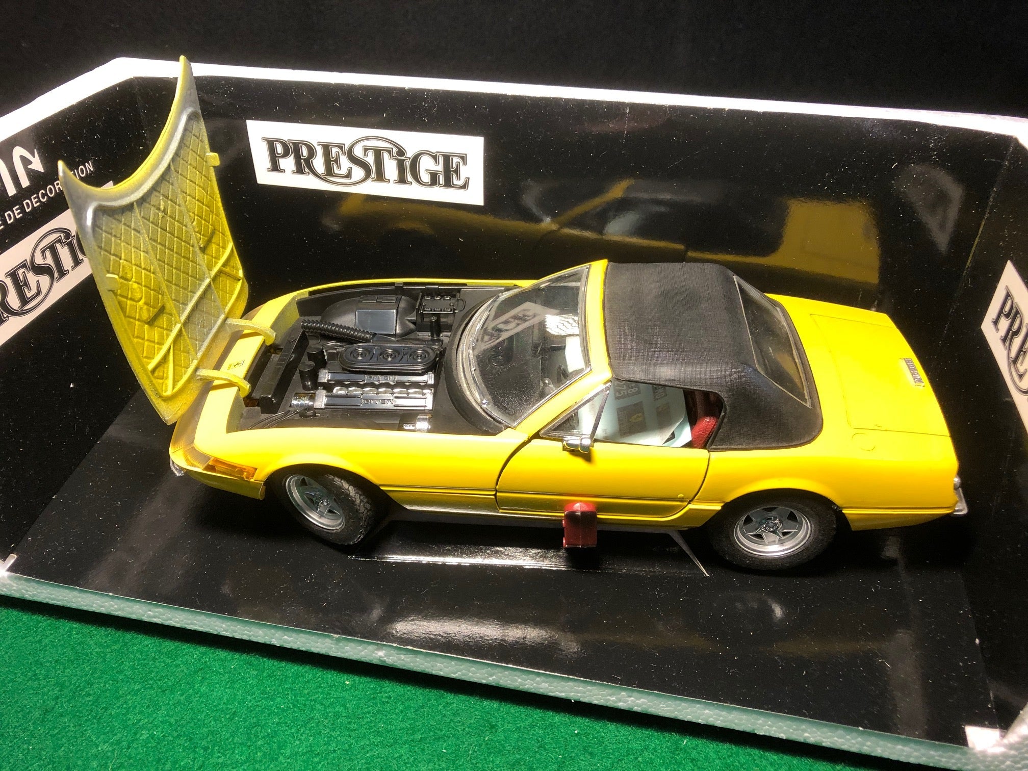 Ferrari 365 GTS Yellow Closed Top by Solido 1:18 (8018) - Default
