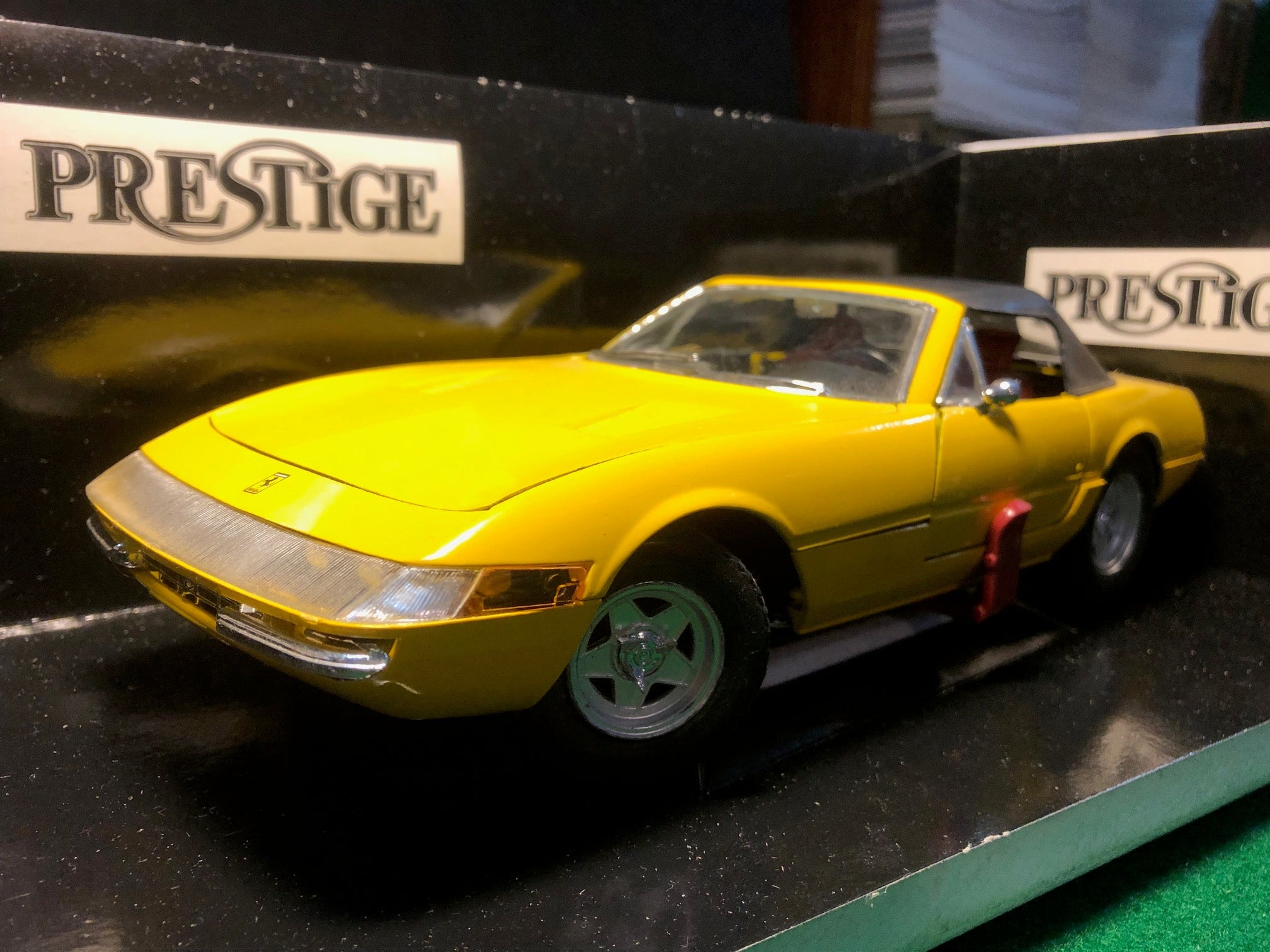 Ferrari 365 GTS Yellow Closed Top by Solido 1:18 (8018) - Default