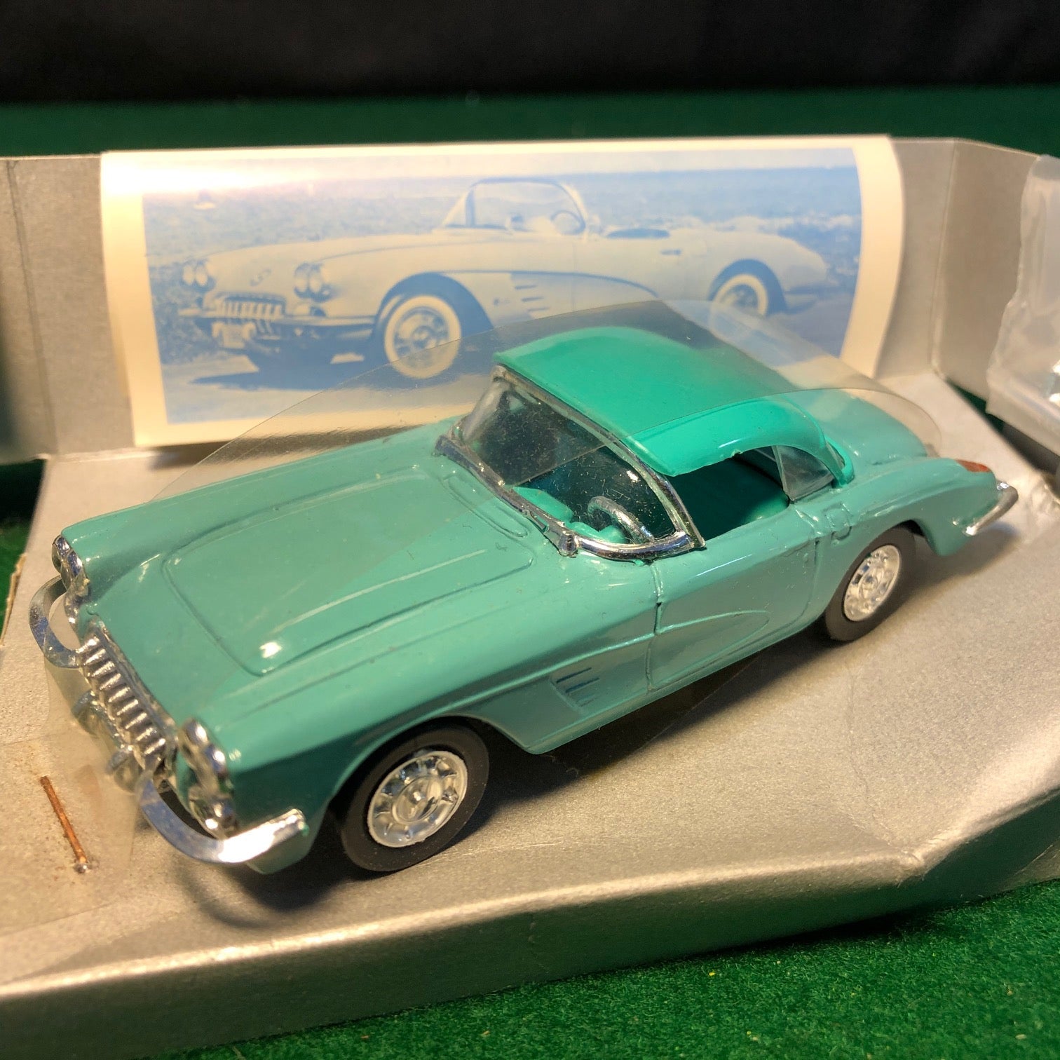 Chevrolet Corvette Pastel Blue by Vitesse 1:43 (113)