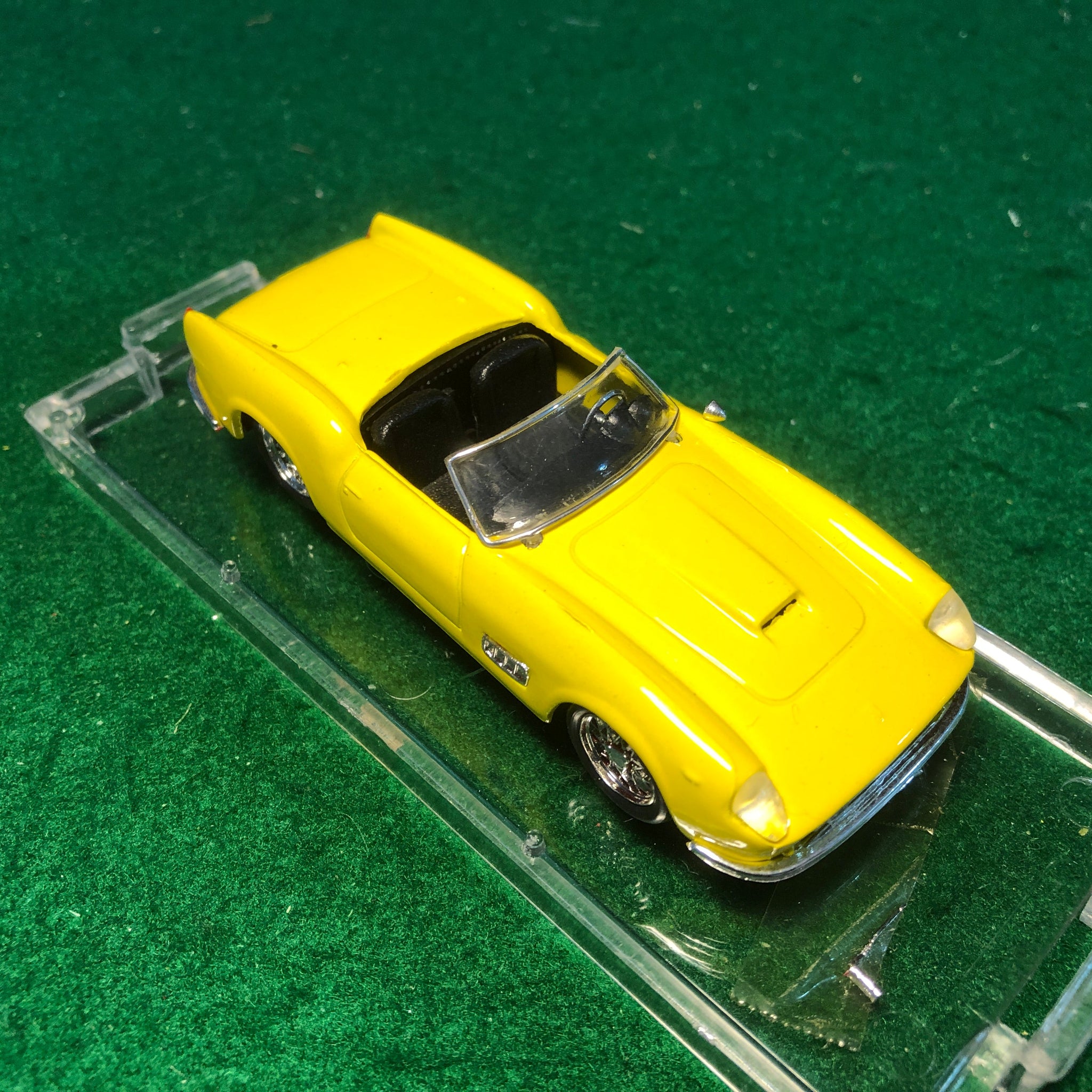 Ferrari 250 California Spyder Open Cabriolet Yellow by Vitesse 1:43 (140)(DC)