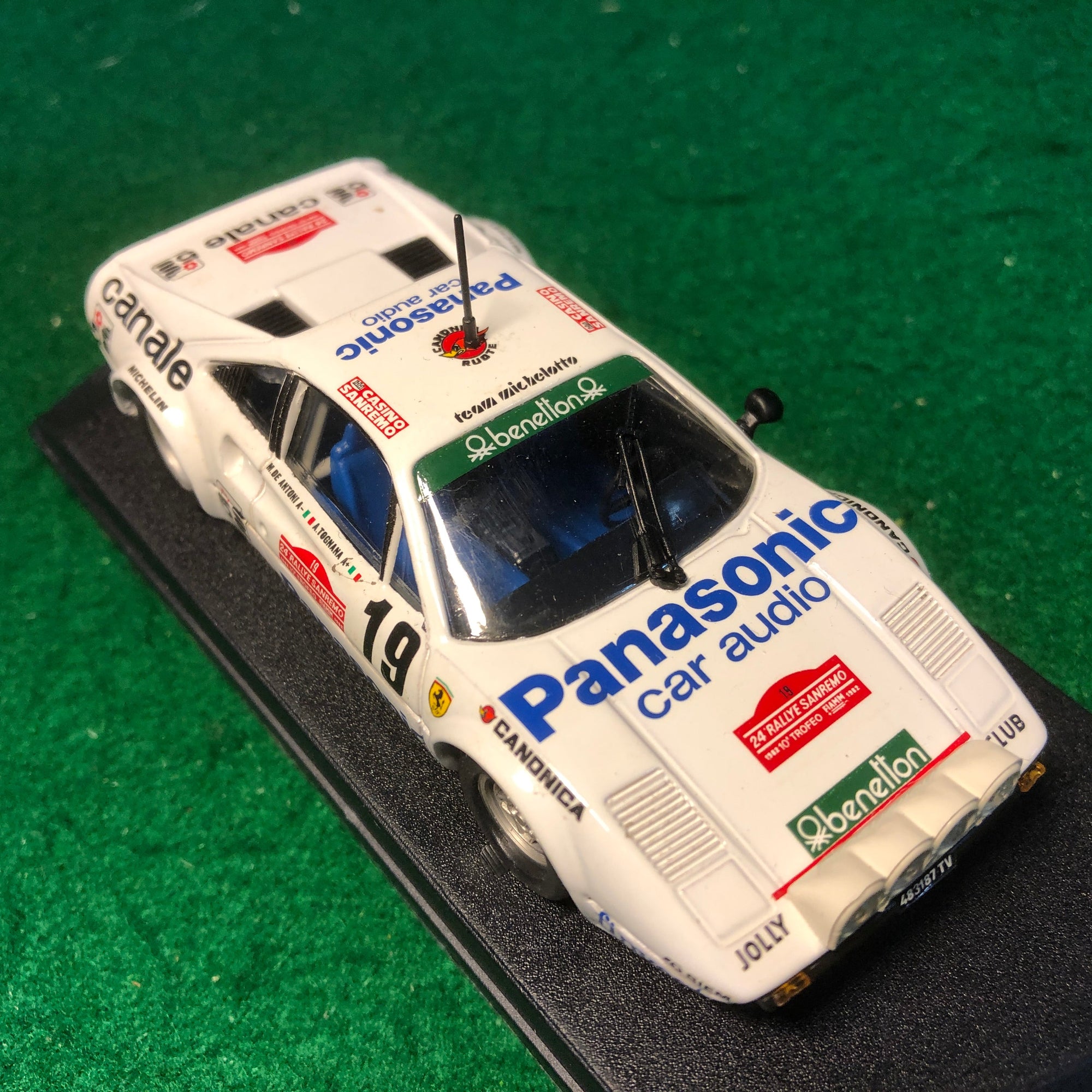 Ferrari 308 GTB N 19 Sanrermo Rally 1982 Tognana - De Antoni by Vitesse 1:43 (L006)