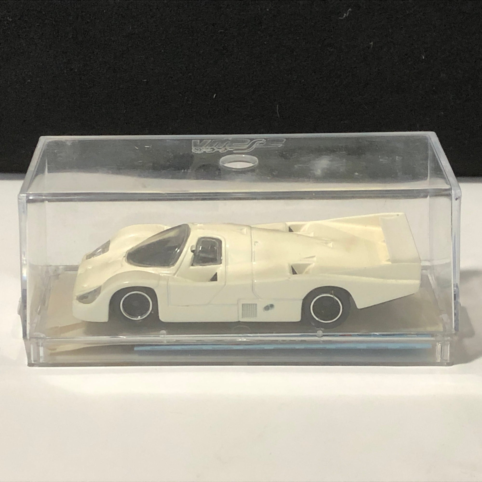 Porsche 956 Le Mans 1986 Danone N 33 by Vitesse 1:43 (SM43)