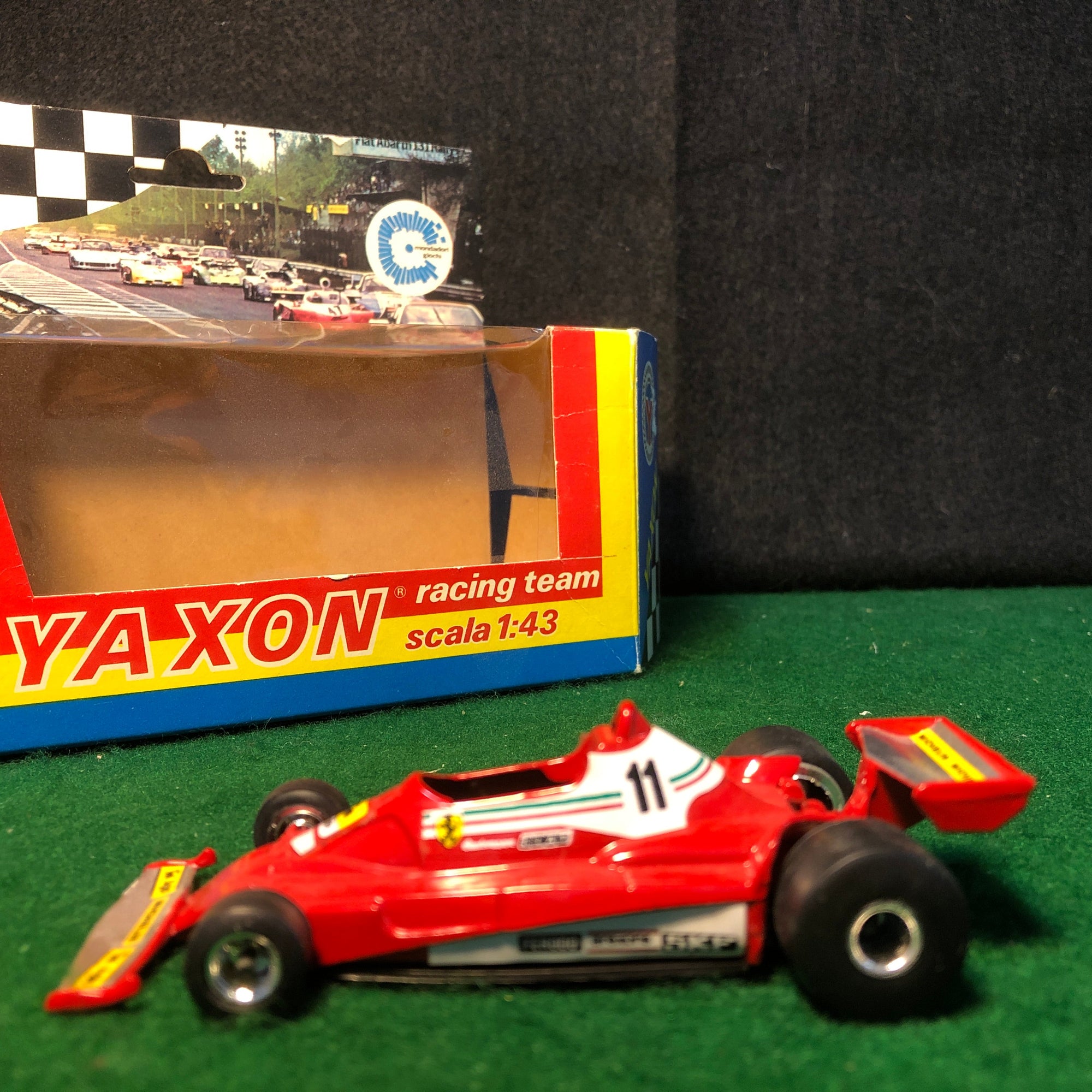 Ferrari 312 T2 N 11 Niki Lauda by Yaxon 1:43 (0700)